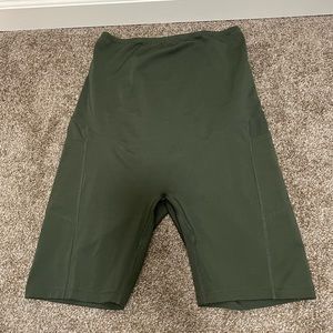 Poshdivah Maternity large olive green biker shorts